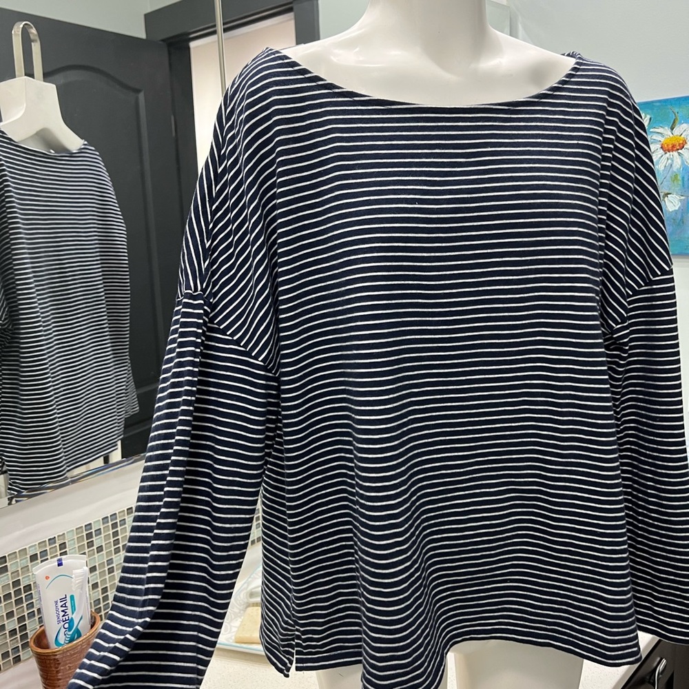 Size L Petite Gap T shirt